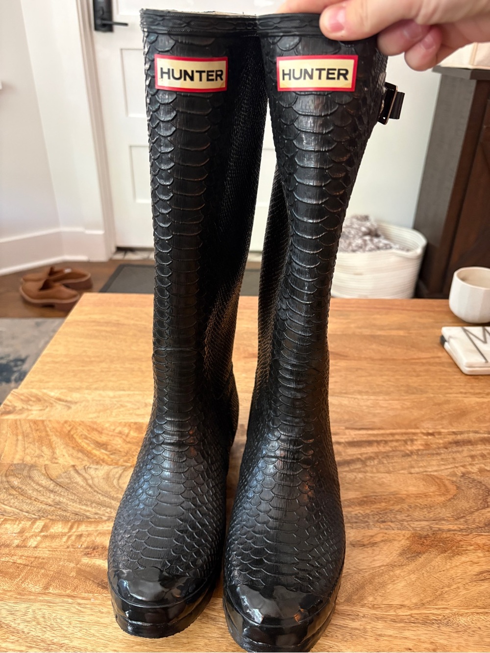 Hunter Size 10 9M/10F EU 42 Black Carnaby Snake Print Talk Rain Boots